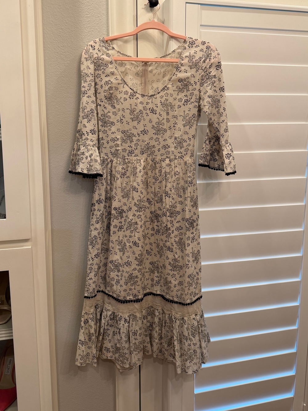 LOVESHACKFANCY white Floral Midi Dress in white with black Print. Size S